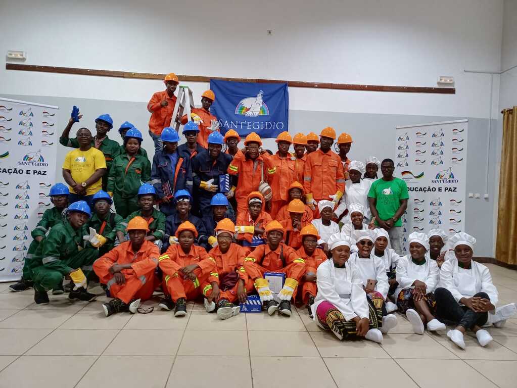 Vocational training courses organised and 11 schools built to give a future to refugees from the regions plagued by terrorism in the north of Mozambique.